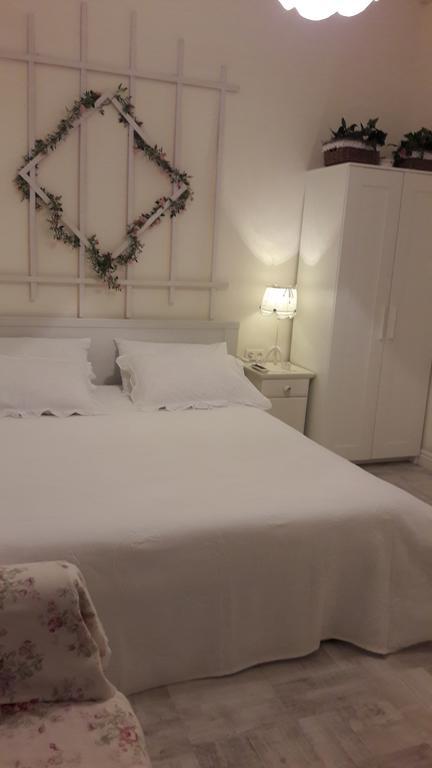 Romantic Apartment On Rynok Square With Air-Conditioning 利沃夫 外观 照片